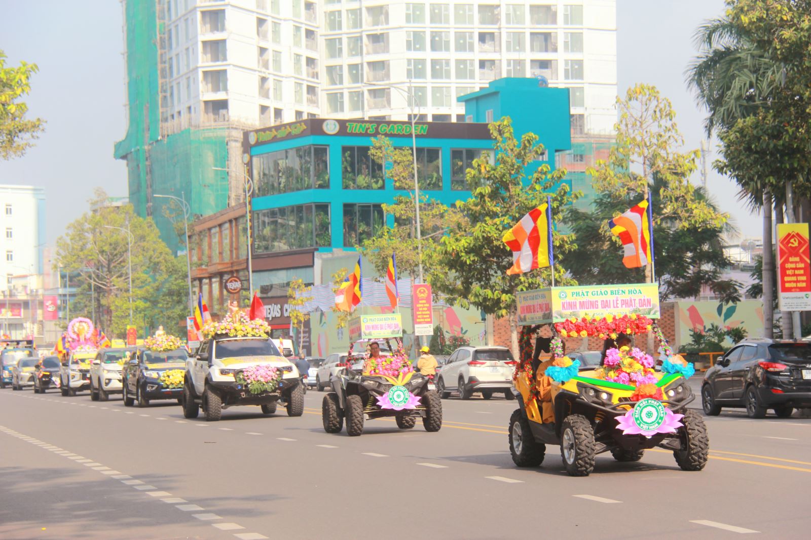Biên Hòa: Hàng trăm Tăng Ni, Phật tử diễu hành xe máy hoa và xe đạp hoa Kính mừng Đại lễ Phật đản PL.2568 - DL.2024
