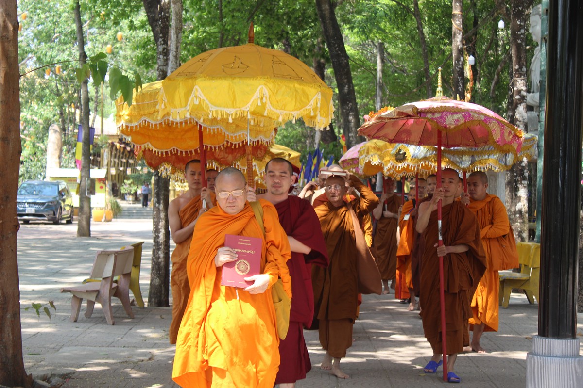 Đồng Nai: Khai giảng khóa tu học Pali Abhidhamma lần I và lễ rước Tam Tạng Thánh điển