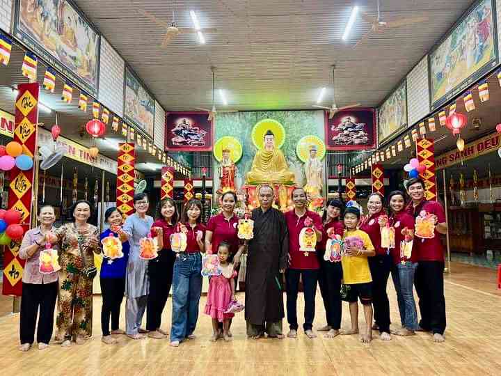 Đồng Nai: Chùa Phước Quang tổ chức đêm hội Trung thu cho hơn 300 em Thiếu nhi.