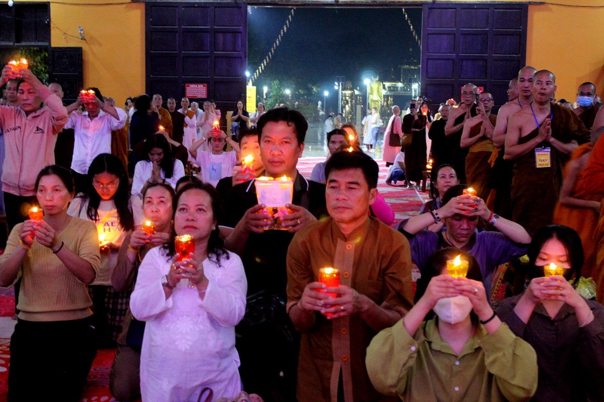 Biên Hòa: Cúng đèn rằm tháng 10 tại Thiền viện Phước Sơn