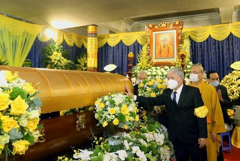 Đoàn Ủy ban Trung ương MTTQVN viếng tang Đại lão Hòa thượng Thích Phổ Tuệ