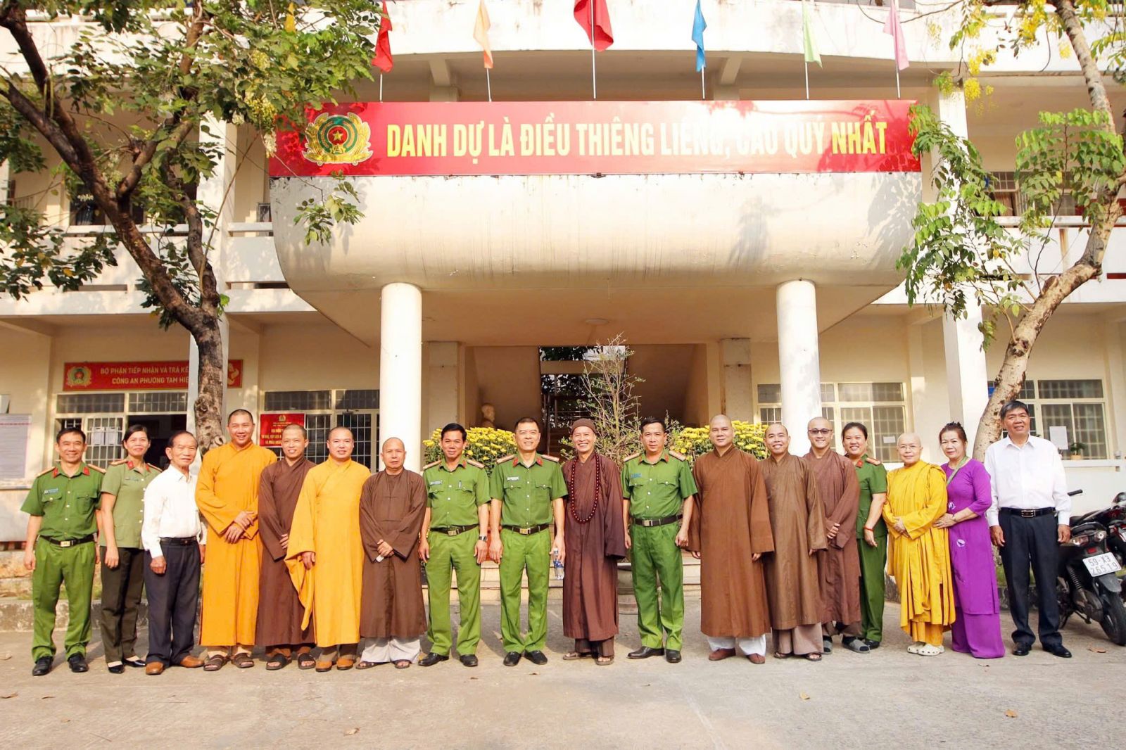 Đồng Nai: Chư Tôn đức Trụ trì các Tự viện phường Tam Hiệp đến thăm và chúc tết lãnh đạo các cơ quan Chính quyền địa phương