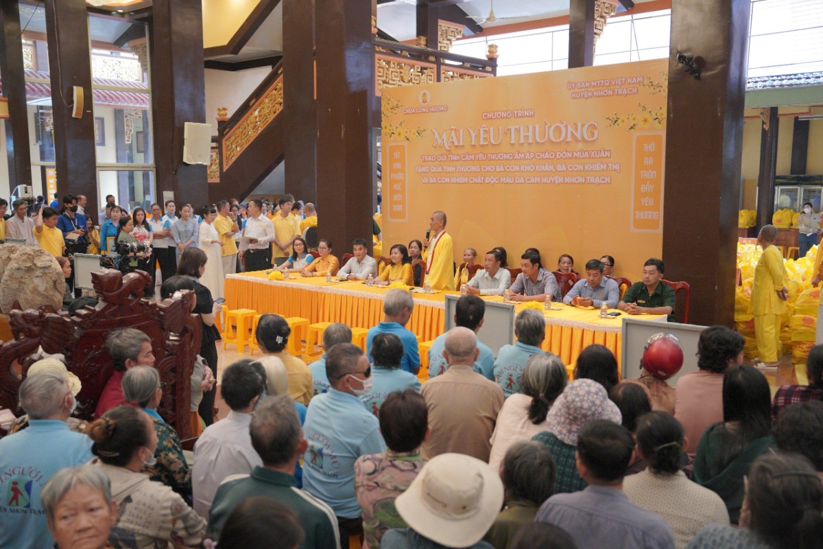 Đồng Nai: Chùa Long Hương tổ chức phiên chợ 0 đồng, trao 1.500 phần quà Tết đến người khó khăn