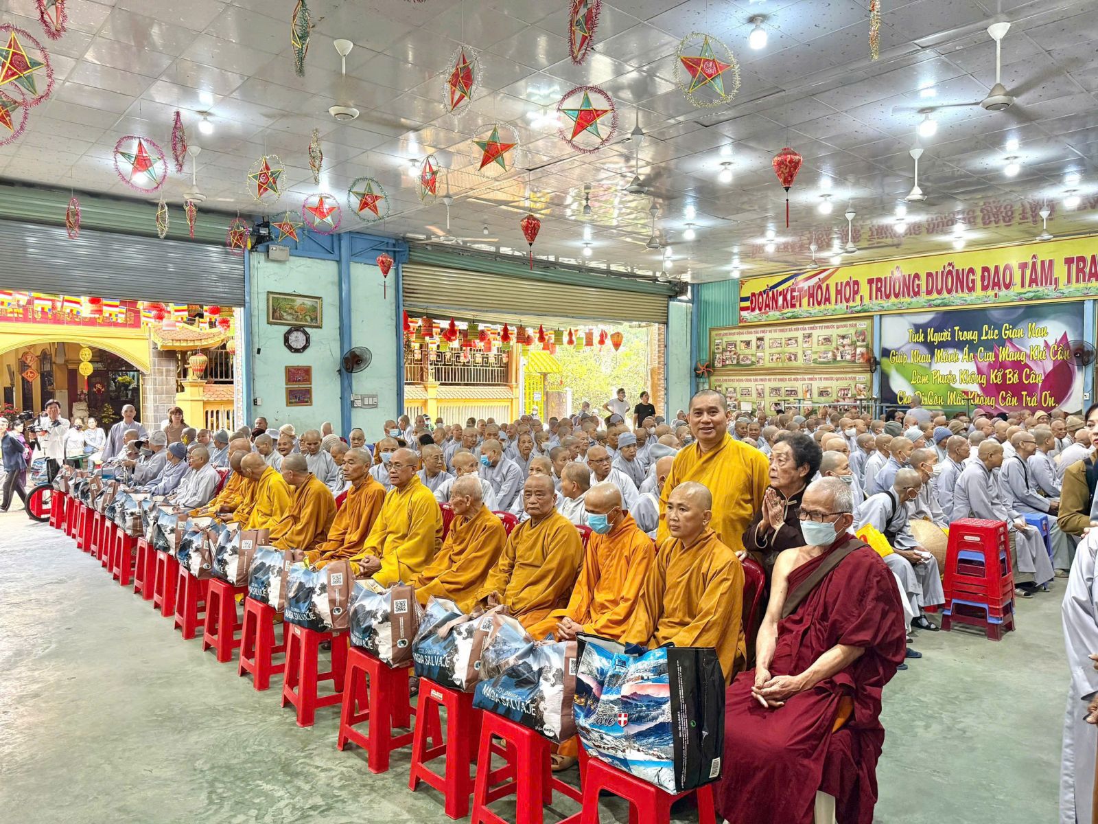 Đồng Nai: Chùa Phước Quang, xã Phước Thái cúng dường 700 phần quà cho chư Tôn đức Tăng Ni khu ngoại viện Thường Chiếu