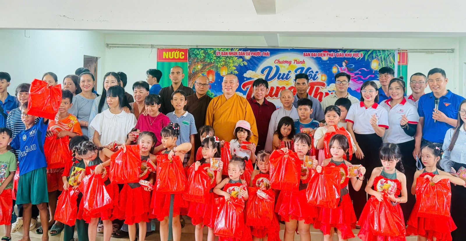 TP. Đồng Nai: Phật giáo Khu vực 8 trao 2.000 phần quà Trung thu đến thiếu nhi và đồng bào khó khăn