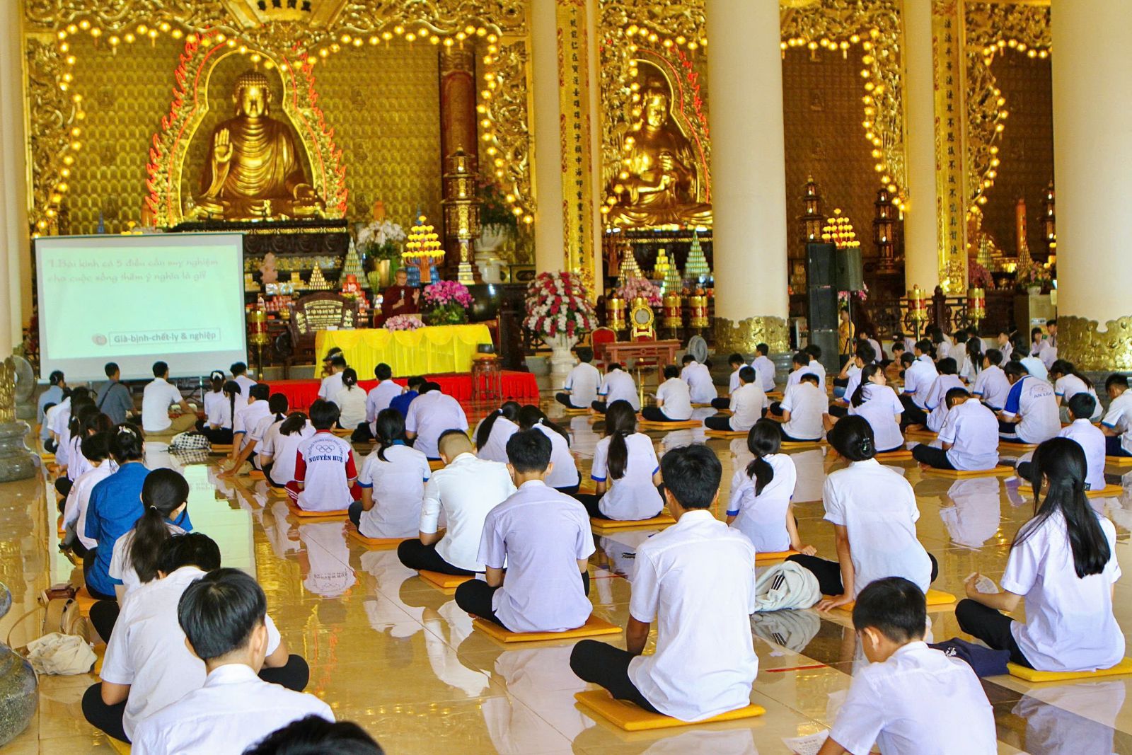 Tp. Đồng Nai : Chùa Phật Quốc Vạn Thành tổ chức khóa tu Bát Quan Trai cho hơn 650 thanh thiếu niên, học sinh và Phật tử Tp. Đồng Nai : Chùa Phật Quốc Vạn Thành tổ chức khóa tu Bát Quan Trai cho hơn 650 thanh thiếu niên, học sinh và Phật tử