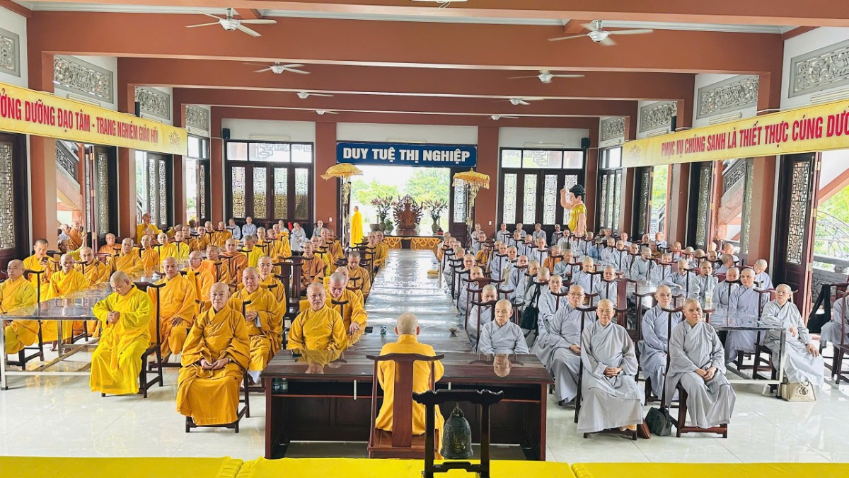 Đồng Nai: Hơn 200 Tăng Ni khu vực Bắc Đồng Nai vân tập sinh hoạt Tăng sự và Bố tát định kỳ Đồng Nai: Hơn 200 Tăng Ni khu vực Bắc Đồng Nai vân tập sinh hoạt Tăng sự và Bố tát định kỳ
