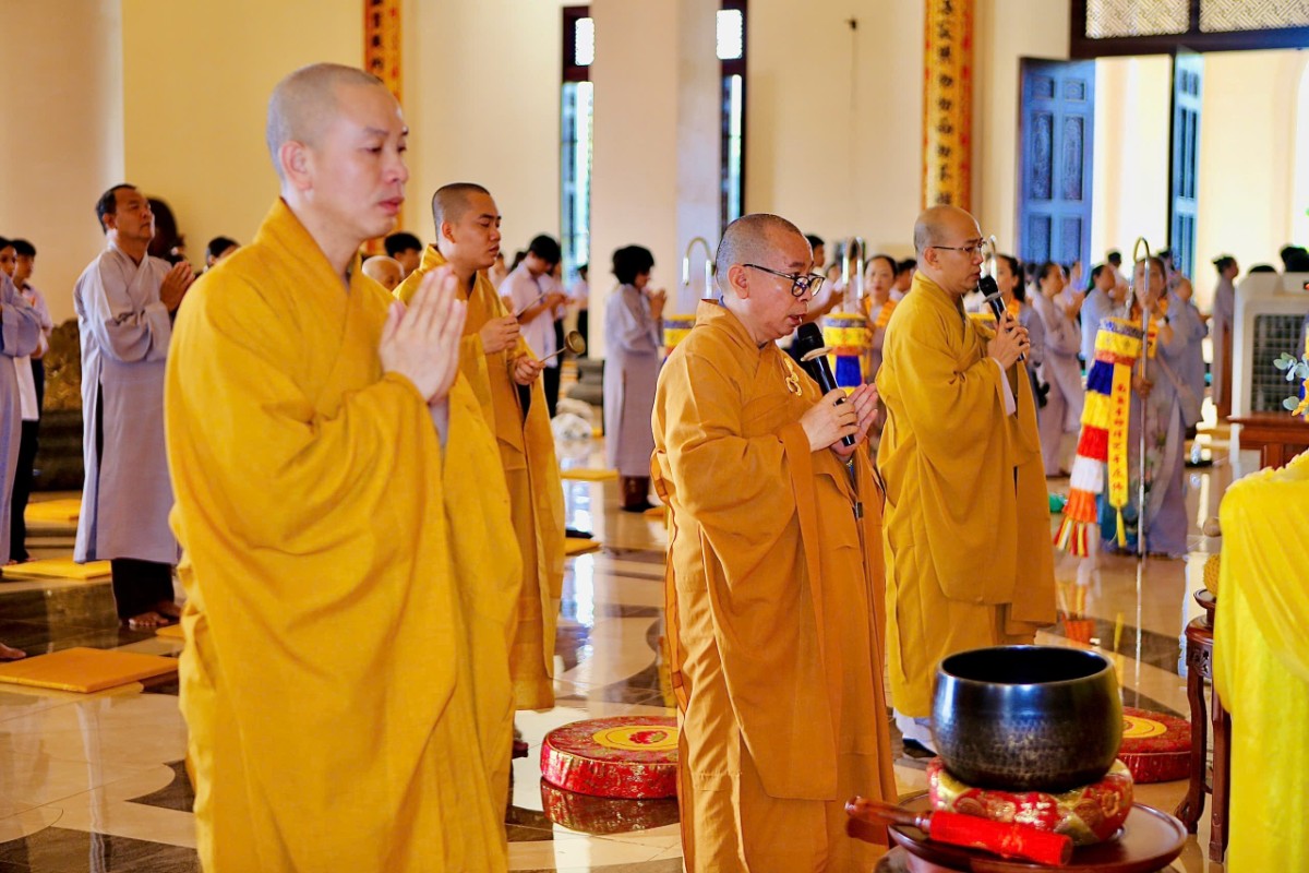 Đồng Nai: Chùa Phật Quốc Vạn Thành tổ chức khóa tu Bát Quan trai cho 500 thanh thiếu niên