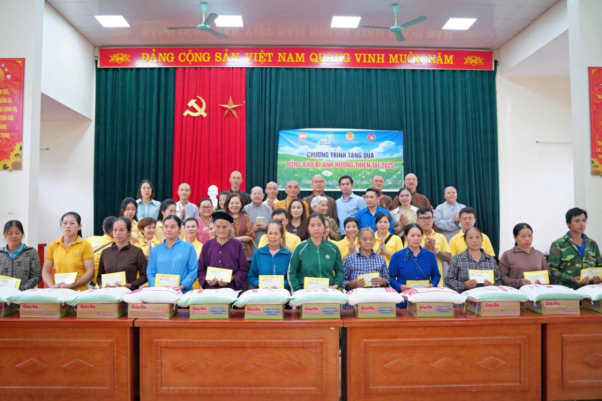Cao Bằng: Phật giáo Việt Nam lan tỏa tình người – trao yêu thương đến bà con vùng bão