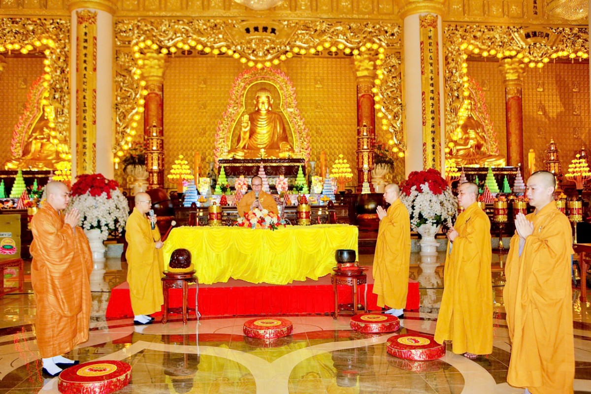 Đồng Nai: Hơn 500 thanh thiếu niên và Phật tử dự khóa tu Bát Quan Trai giới tại chùa Phật Quốc Vạn Thành