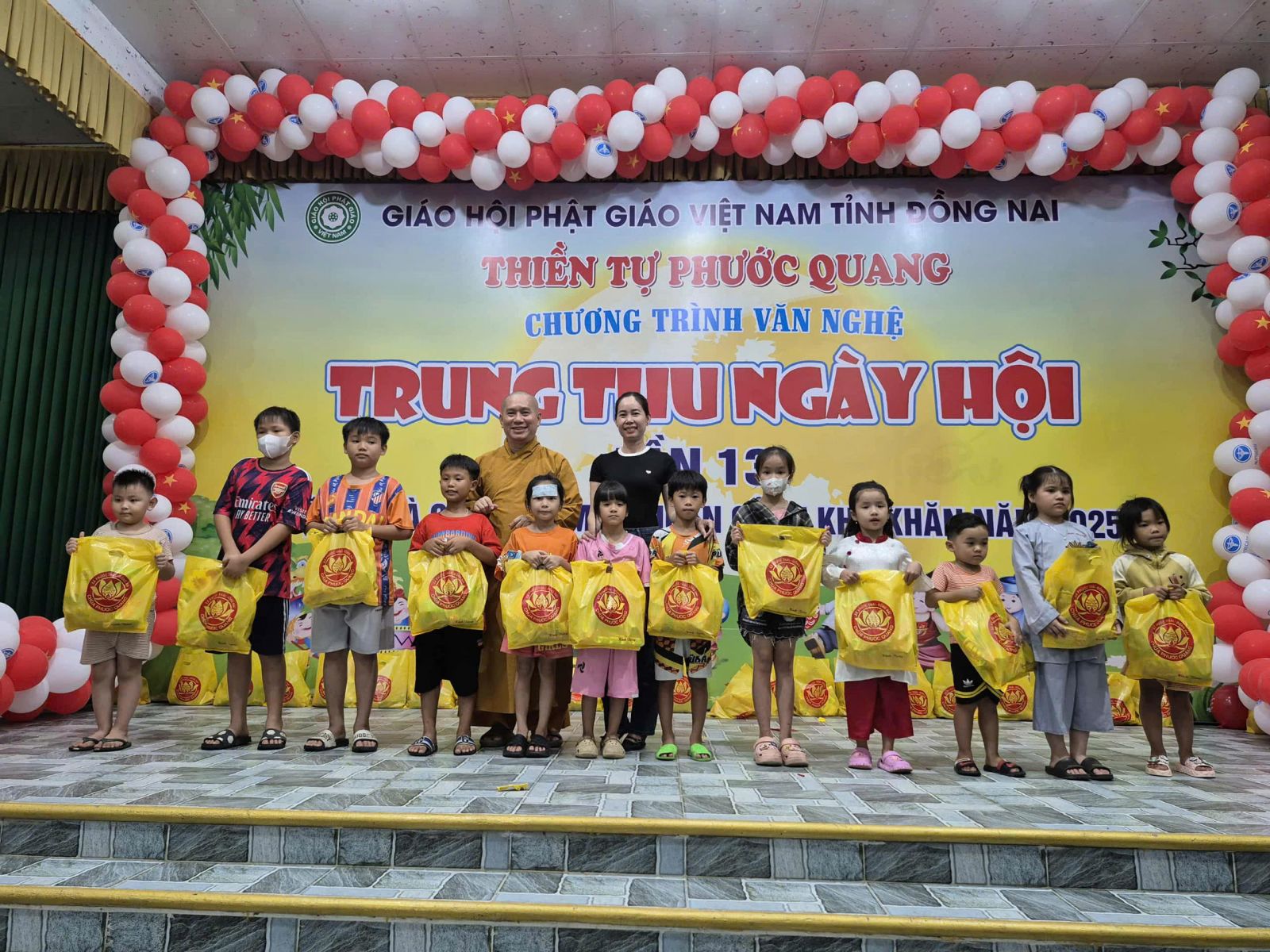 Đồng Nai: Thiền tự Phước Quang tổ chức ngày Trung Thu Ngày Hội lần thứ 13 và trao tặng 1200 phần quà cho các em Thiếu nhi