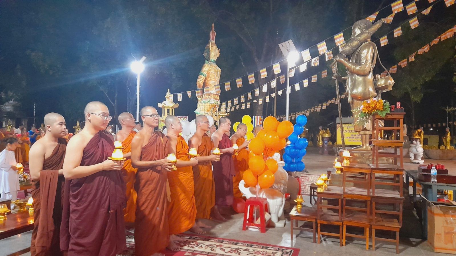 Đồng Nai: Lễ cúng đèn tháng 3 tại quảng trường Bồ Đề