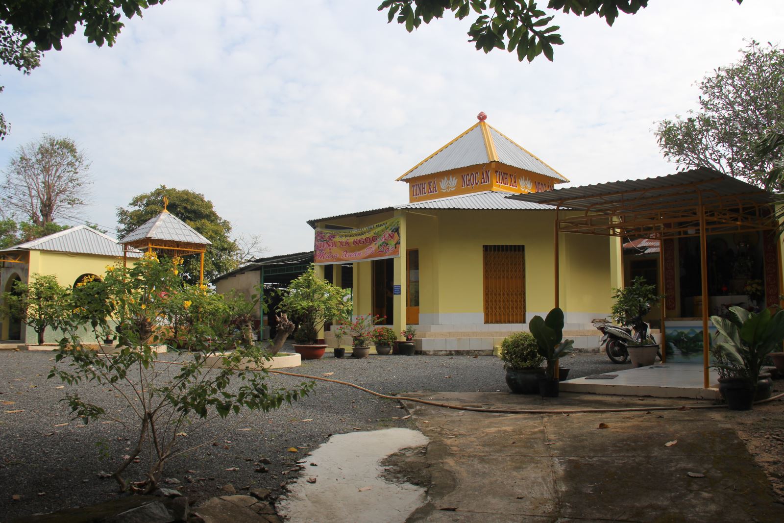 TỊNH XÁ NGỌC ẤN PHƯỜNG BỬU LONG