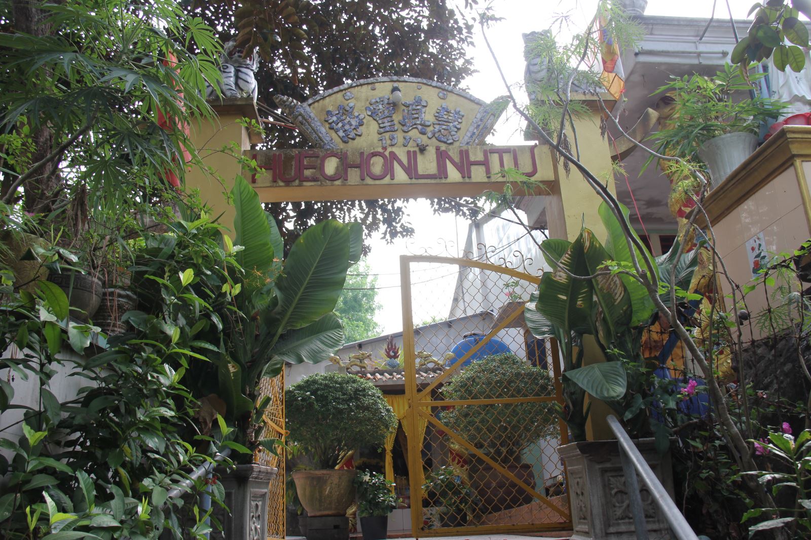 CHÙA HUỆ CHƠN LINH PHƯỜNG BỬU LONG