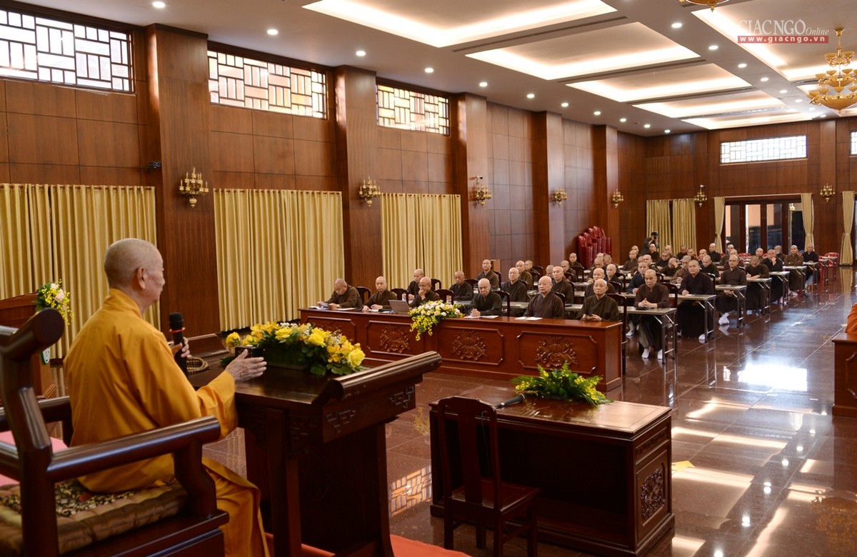 Thảo luận về giới luật xuất gia trong đời sống hiện tại

