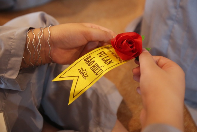 NHỮNG ÂN TÌNH TRONG ĐỜI