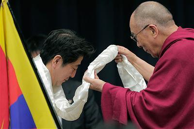 Thủ tướng Nhật Bản Shinzo Abe từ chức để hành thiền?
